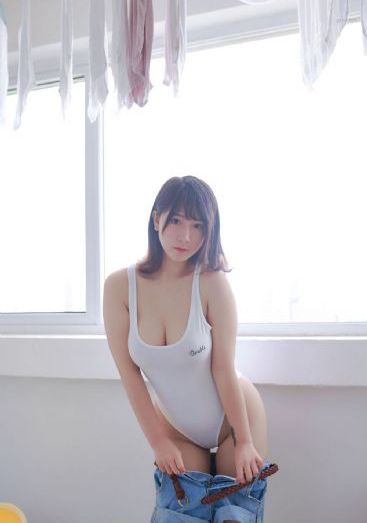 他扯开我的奶罩一摸就流水