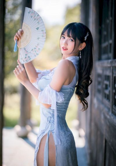 大胸女大学生电影
