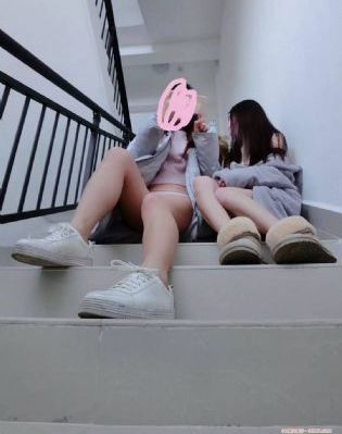 一边亲一边摸韩剧免费观看