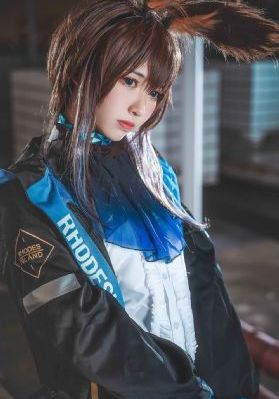 裙子下面的野兽